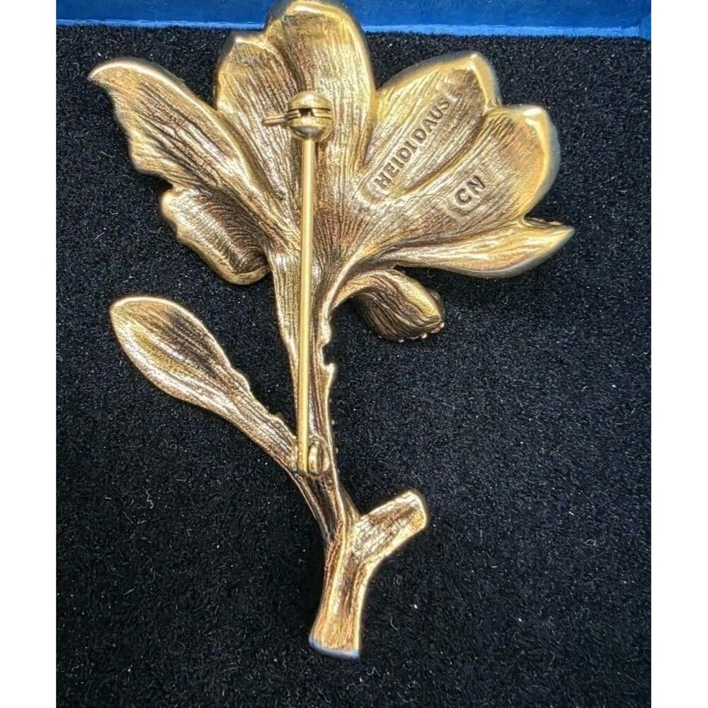HEIDI DAUS Pink Crystal Flower Pin Brooch Signed Bronze Tone Metal With Box - Picture 2 of 6